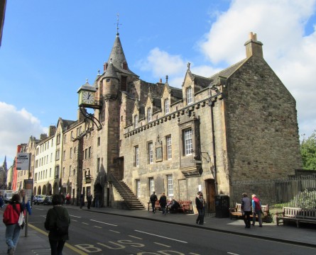 Edinburgh Uncovered: 900 Years in 90 Minutes