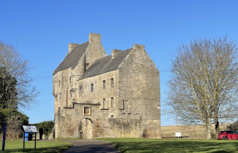 Outlander castles, whisky and lochs tours from Private...