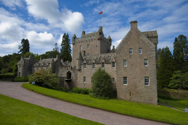 Cawdor Castle/Clava Cairns/Culloden Battlefield | VisitScotland