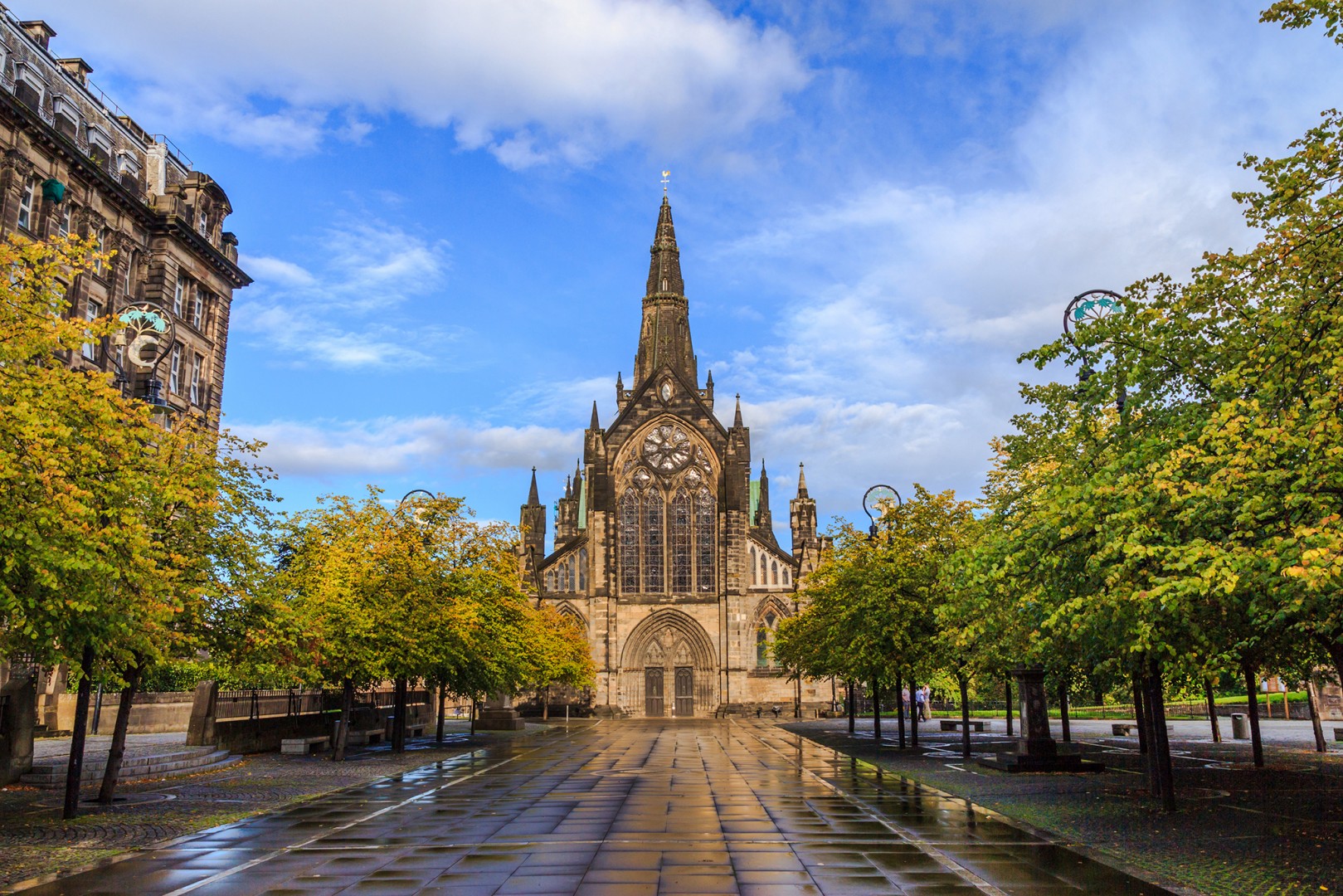Centre of Glasgow to the Glasgow Cathedral Private Glasgow Tours for